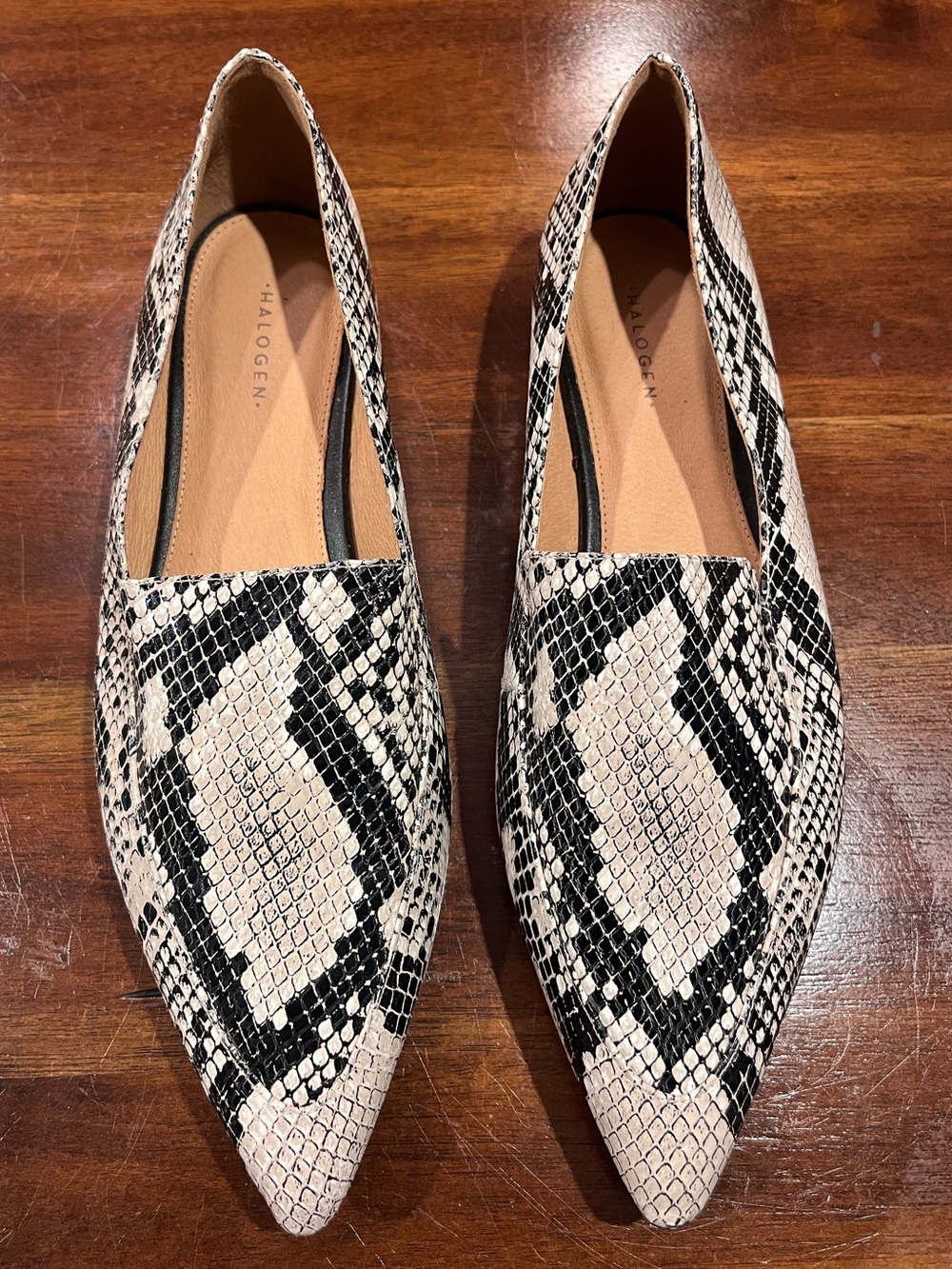 Halogen Black & White Snake-Print Pointed Loafers